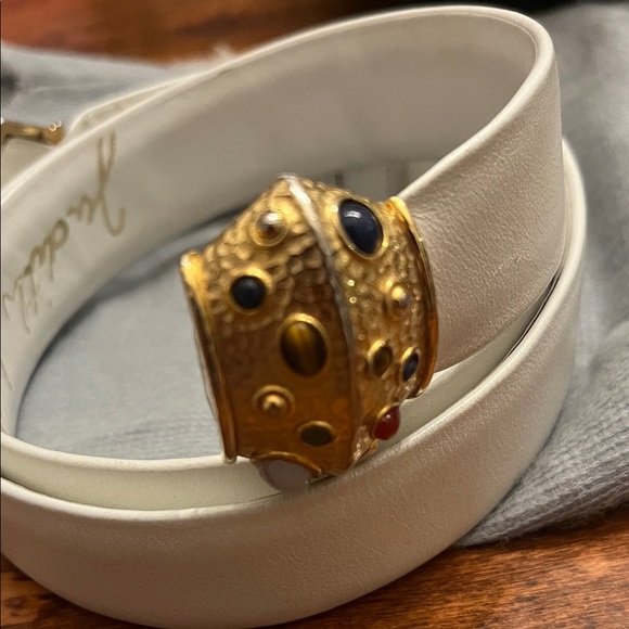 Judith Leiber Elegant White Belt with Gold Accents - Picture 3 of 9